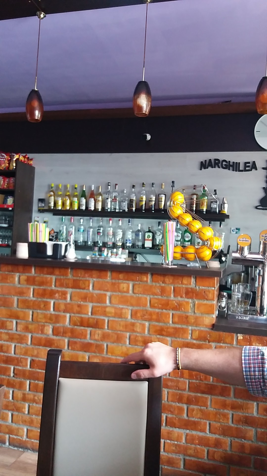 Cafeneaua Prietenilor, Paşcani