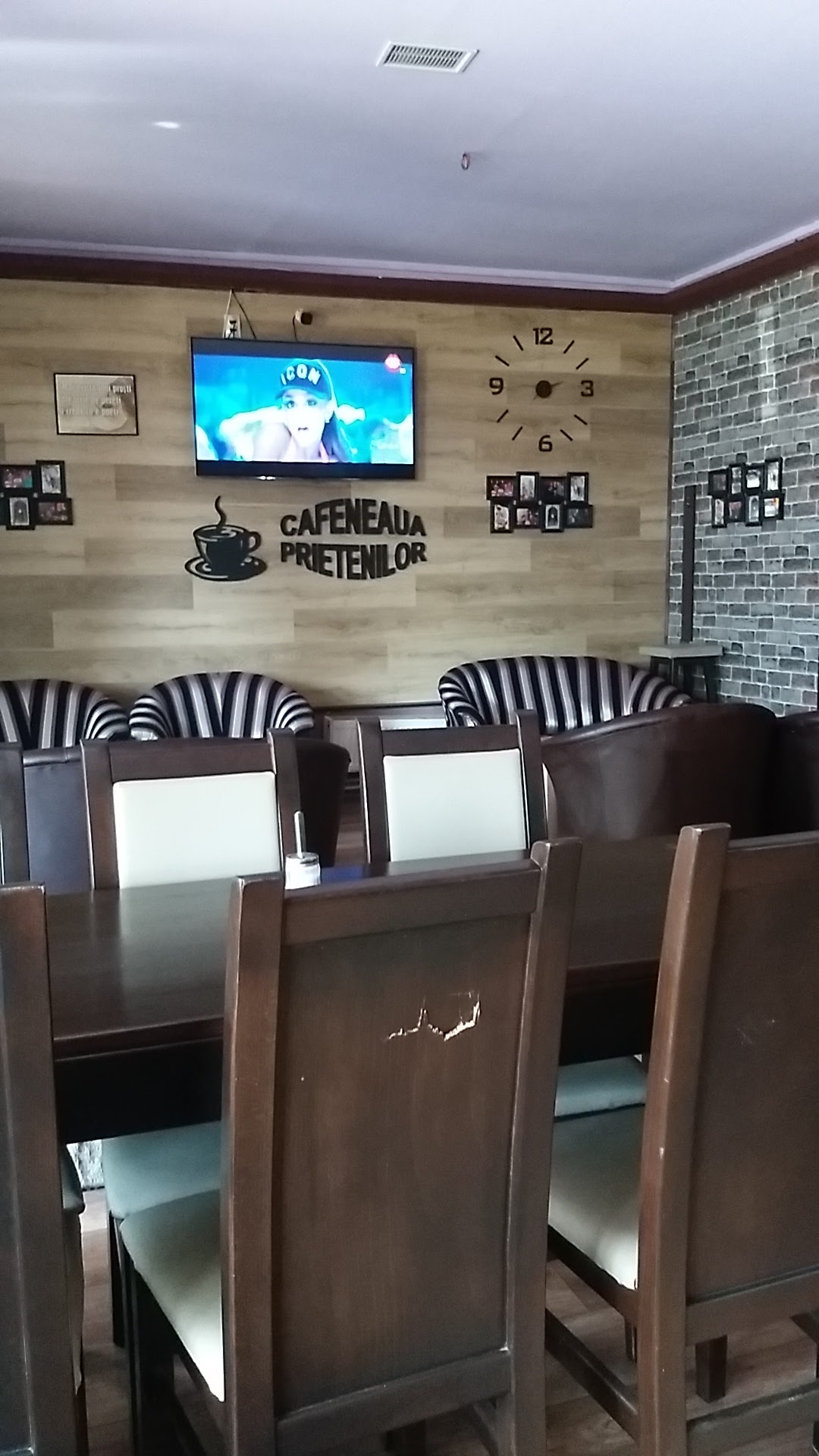 Cafeneaua Prietenilor - foto 2
