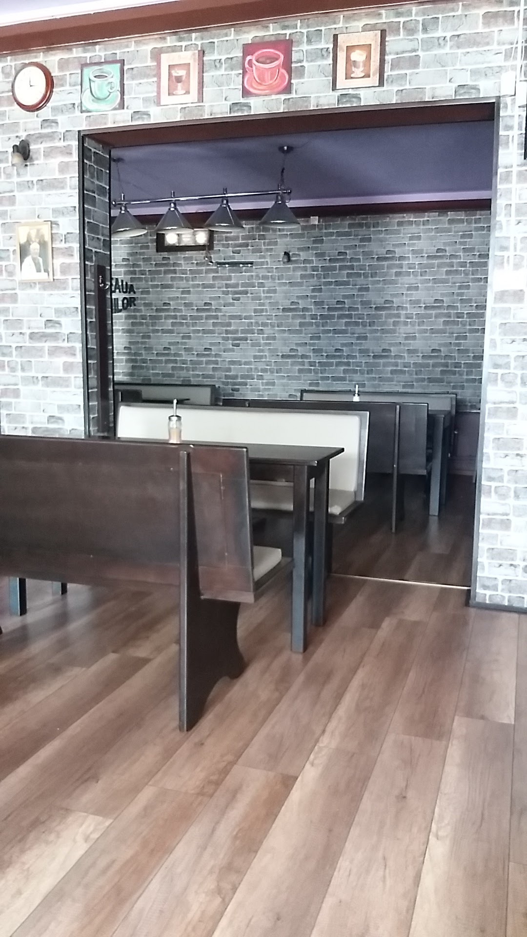 Cafeneaua Prietenilor - foto 3