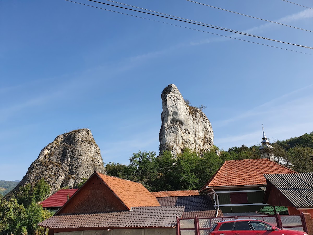 Calcarele de la Valea Mică, Valea Mică