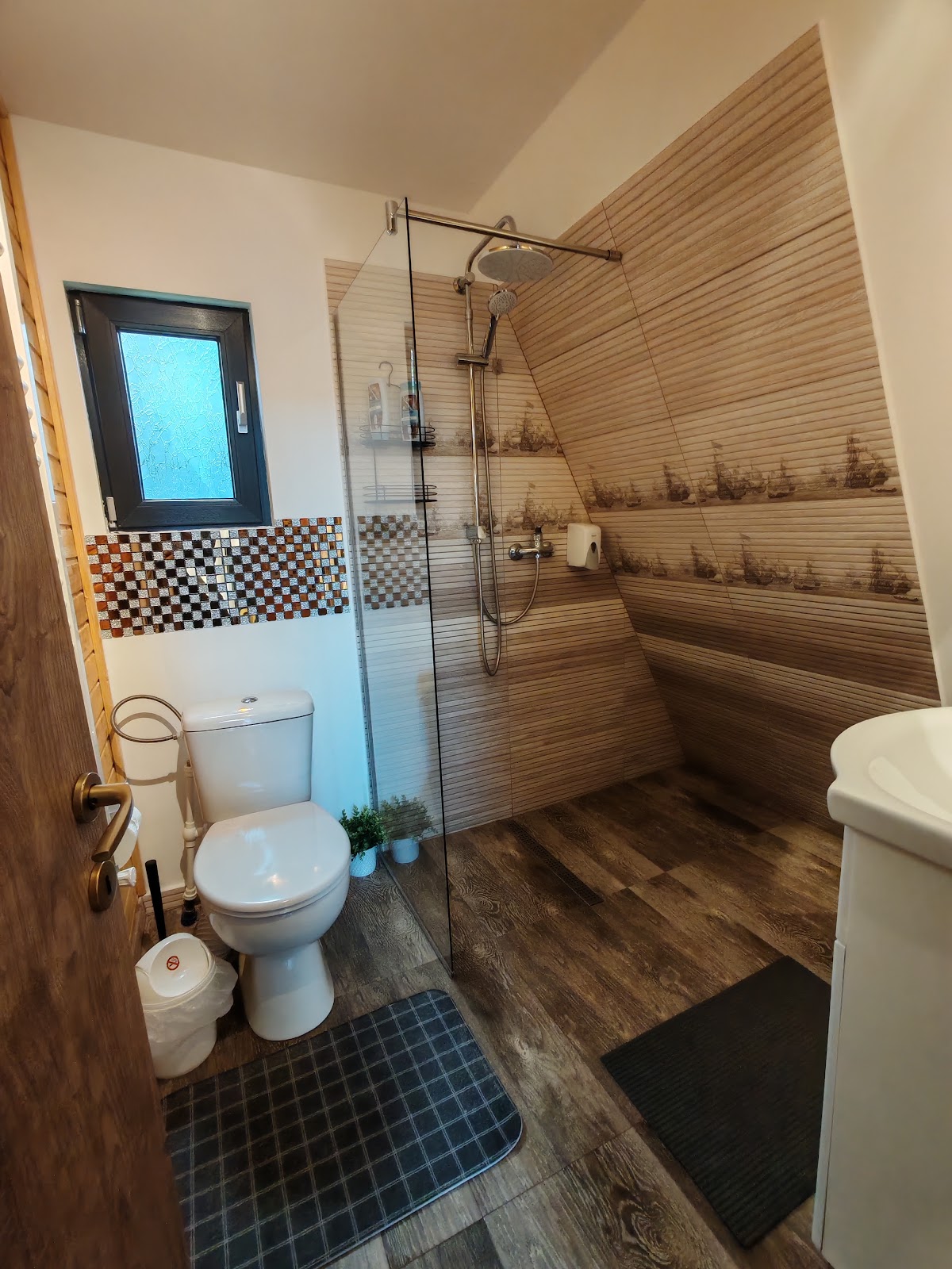 CarpatinA Rustic House