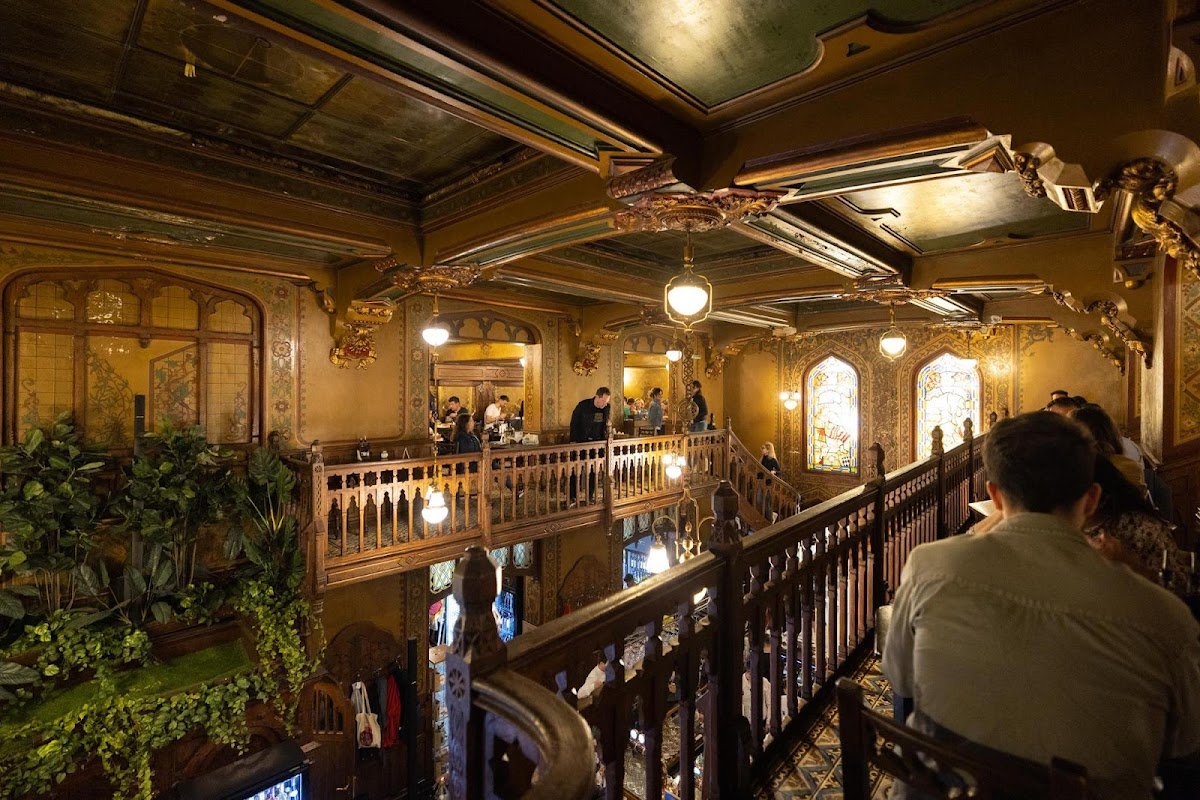 Caru' cu Bere - foto 1