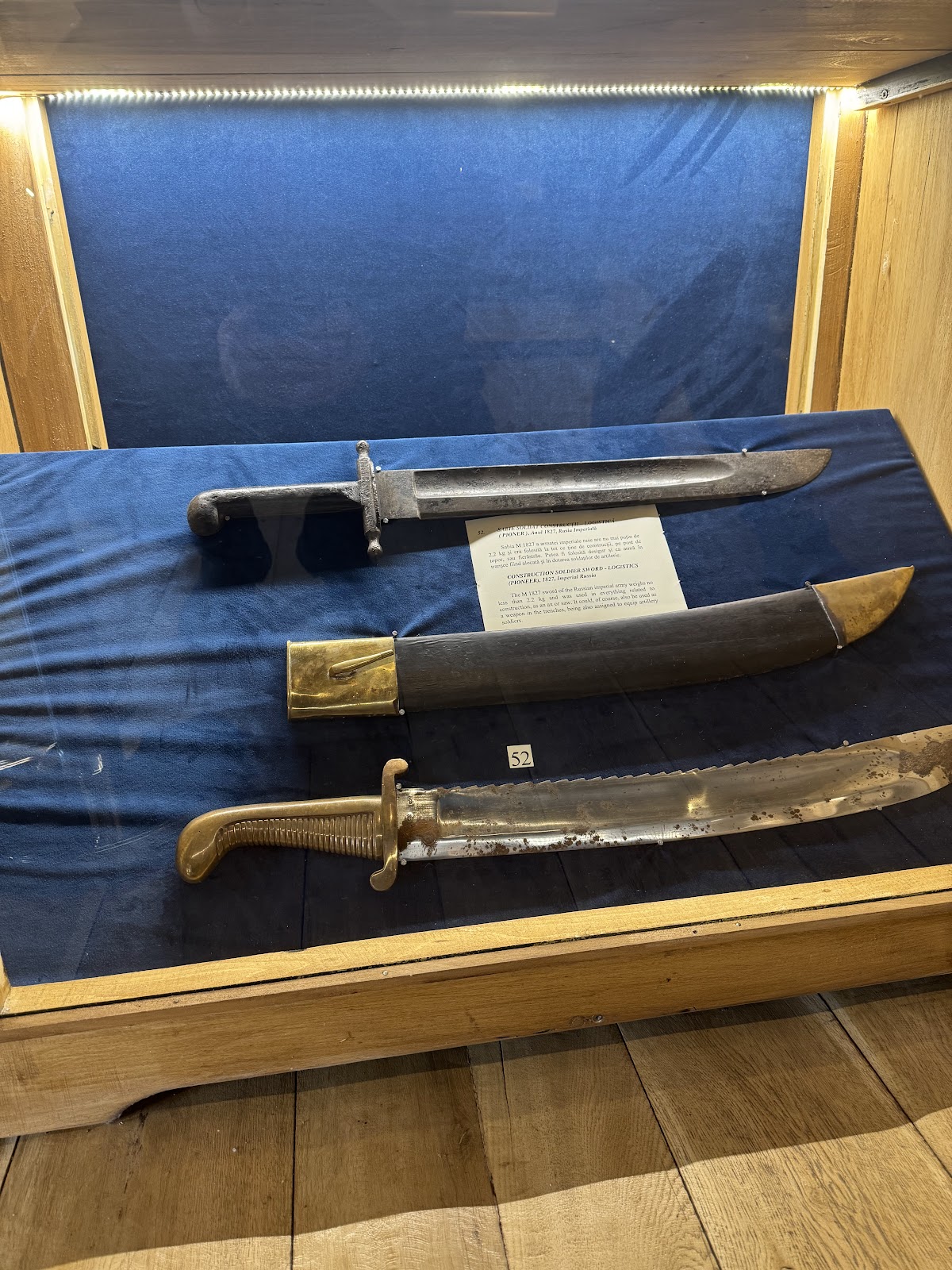 Casa Armelor si Hartilor - foto 2