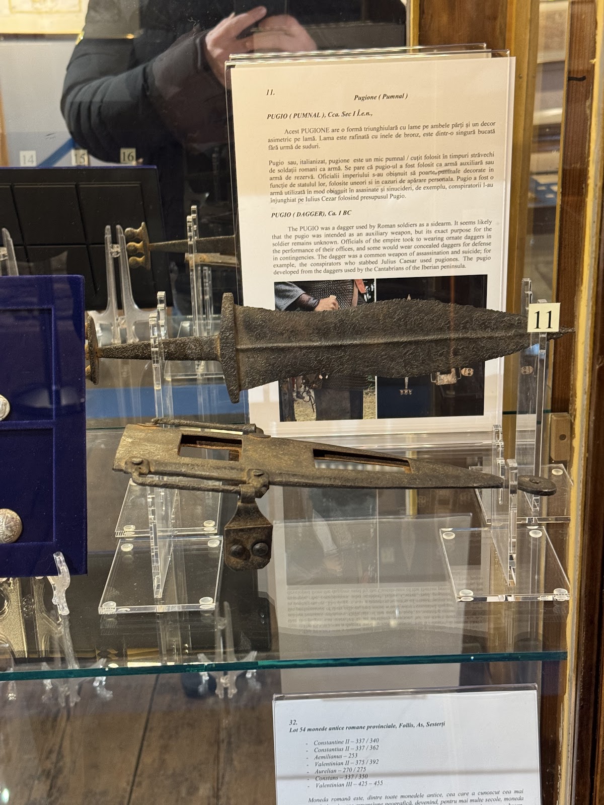 Casa Armelor si Hartilor - foto 4