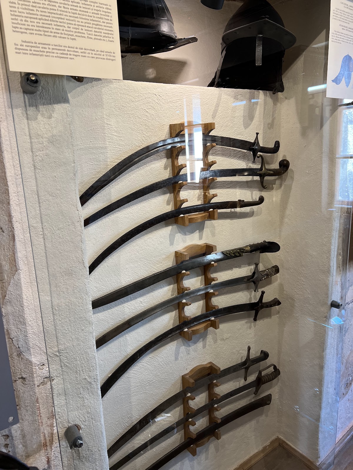 Casa Armelor si Hartilor - foto 5