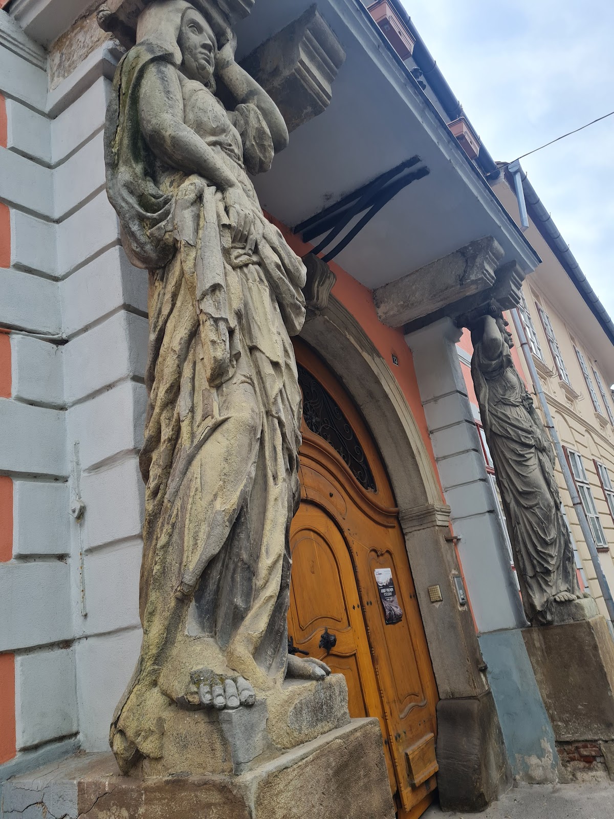 Casa cu Cariatide - foto 2