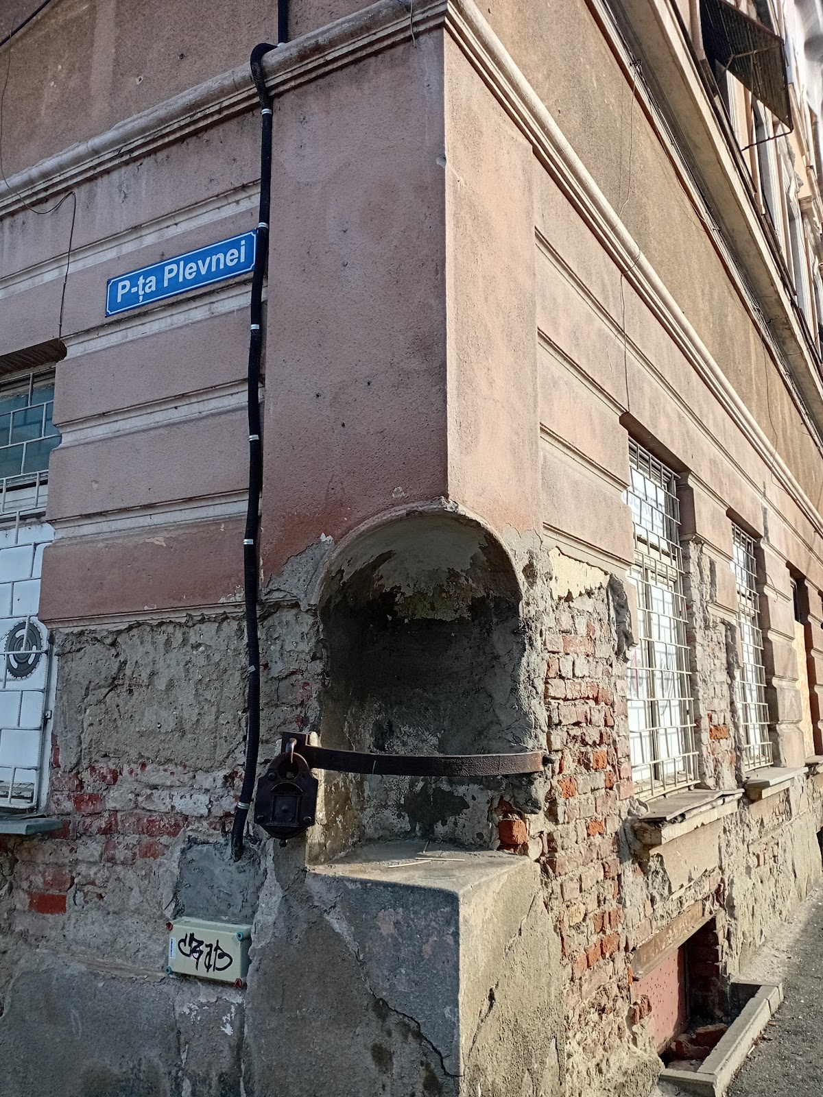 Casa cu Lacăt