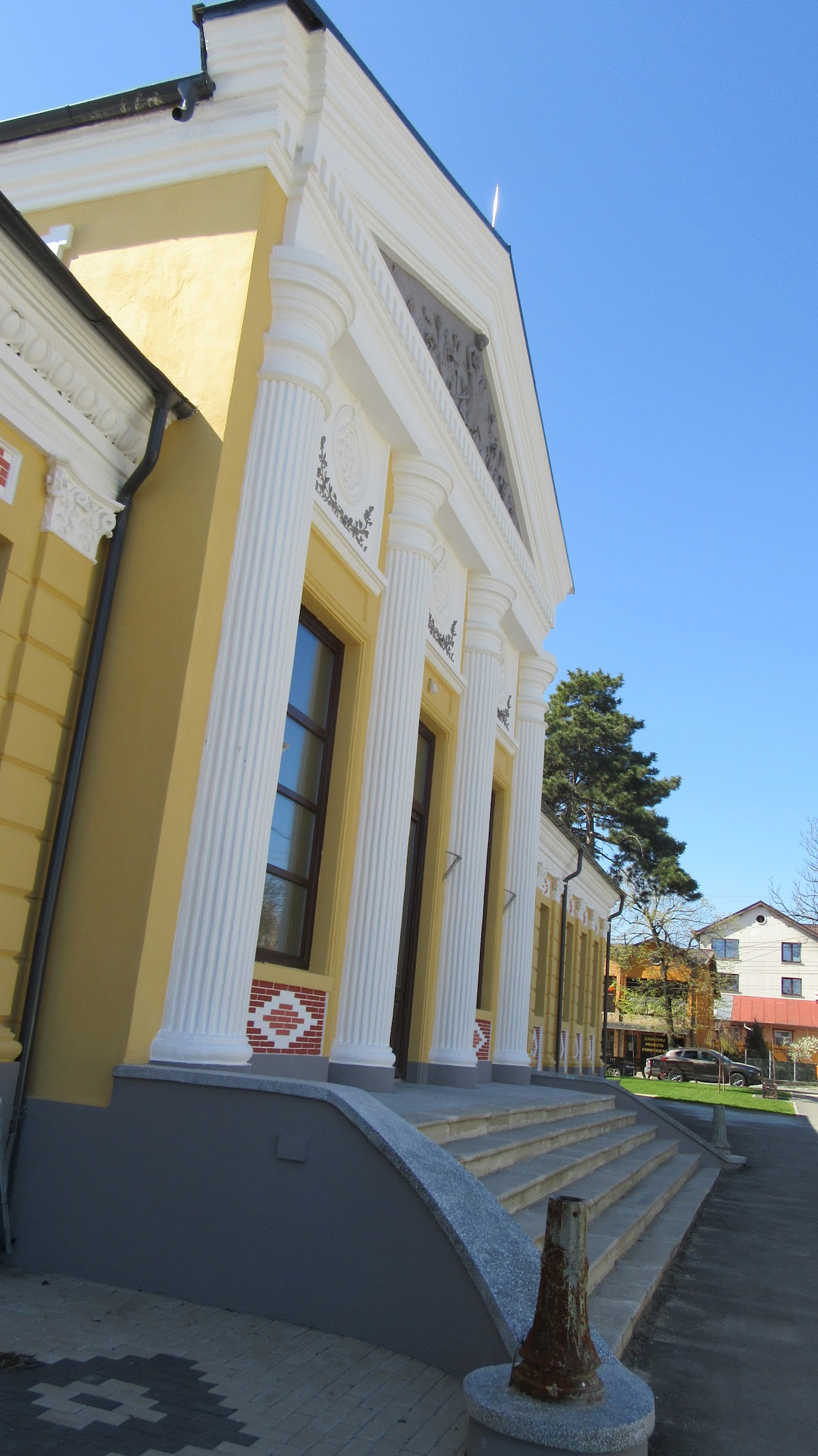 Casa de Cultură "Alexandru Giugaru" - foto 4