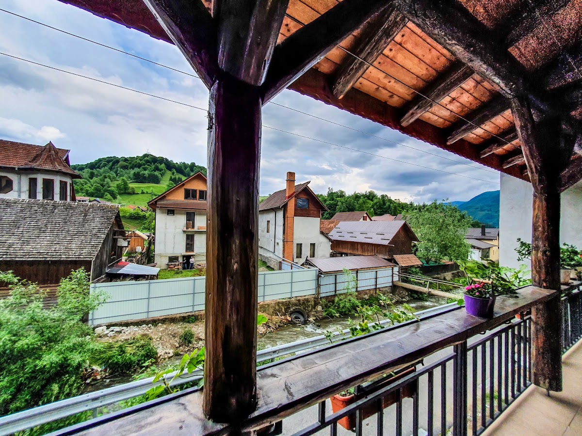 Casa de langa rau Rucar - foto 4