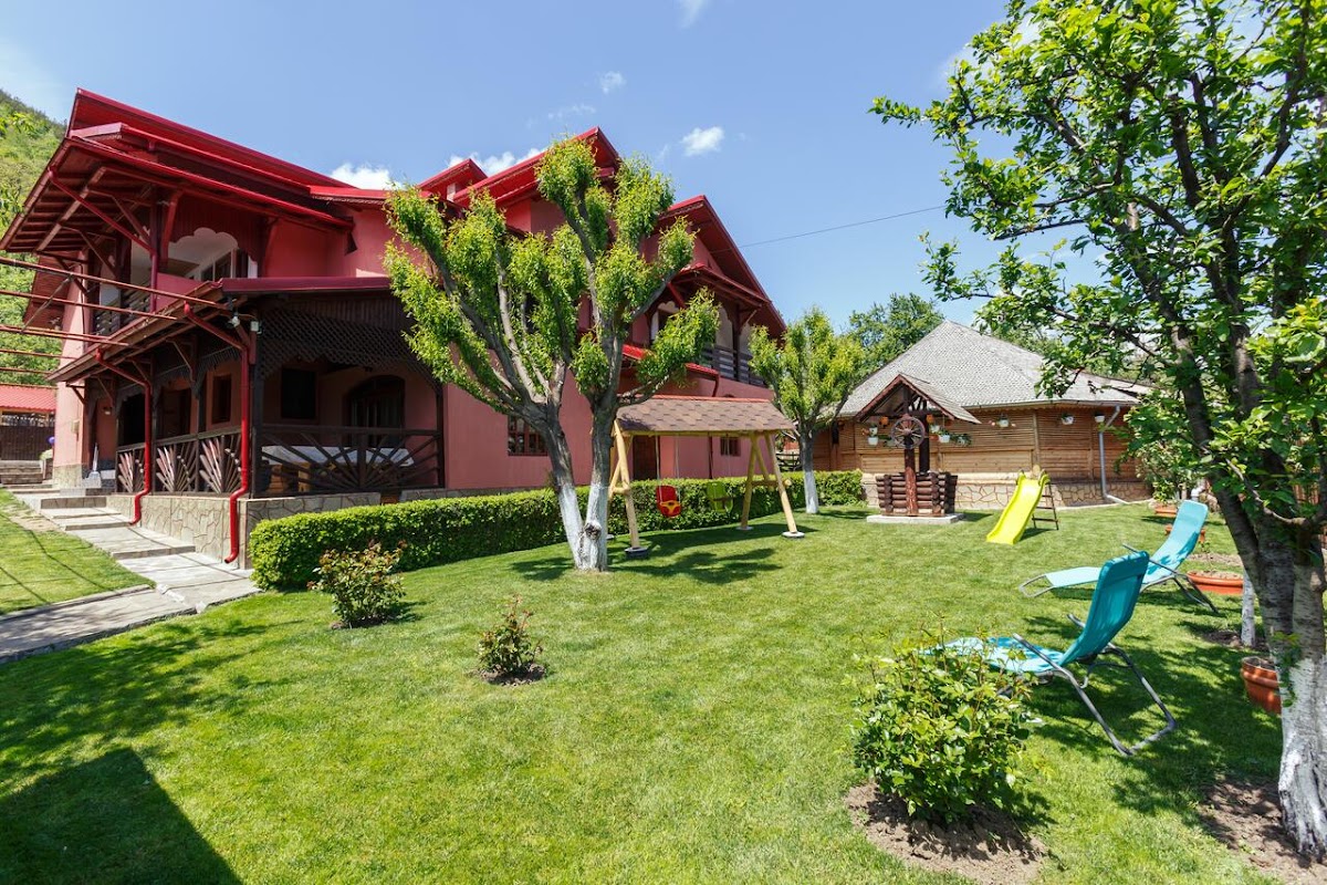 Casa dintre munți Karina
