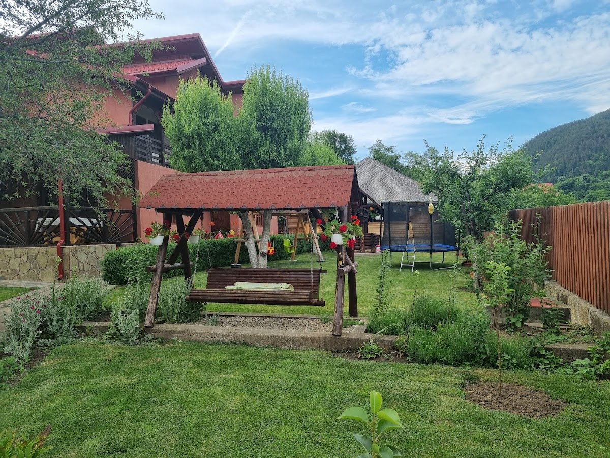 Casa dintre munți Karina