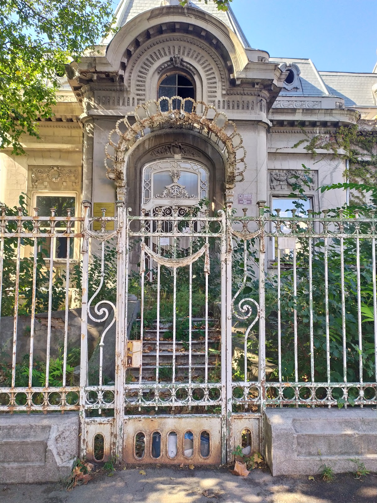 Casa Jean Troianos (casa cu stafii)