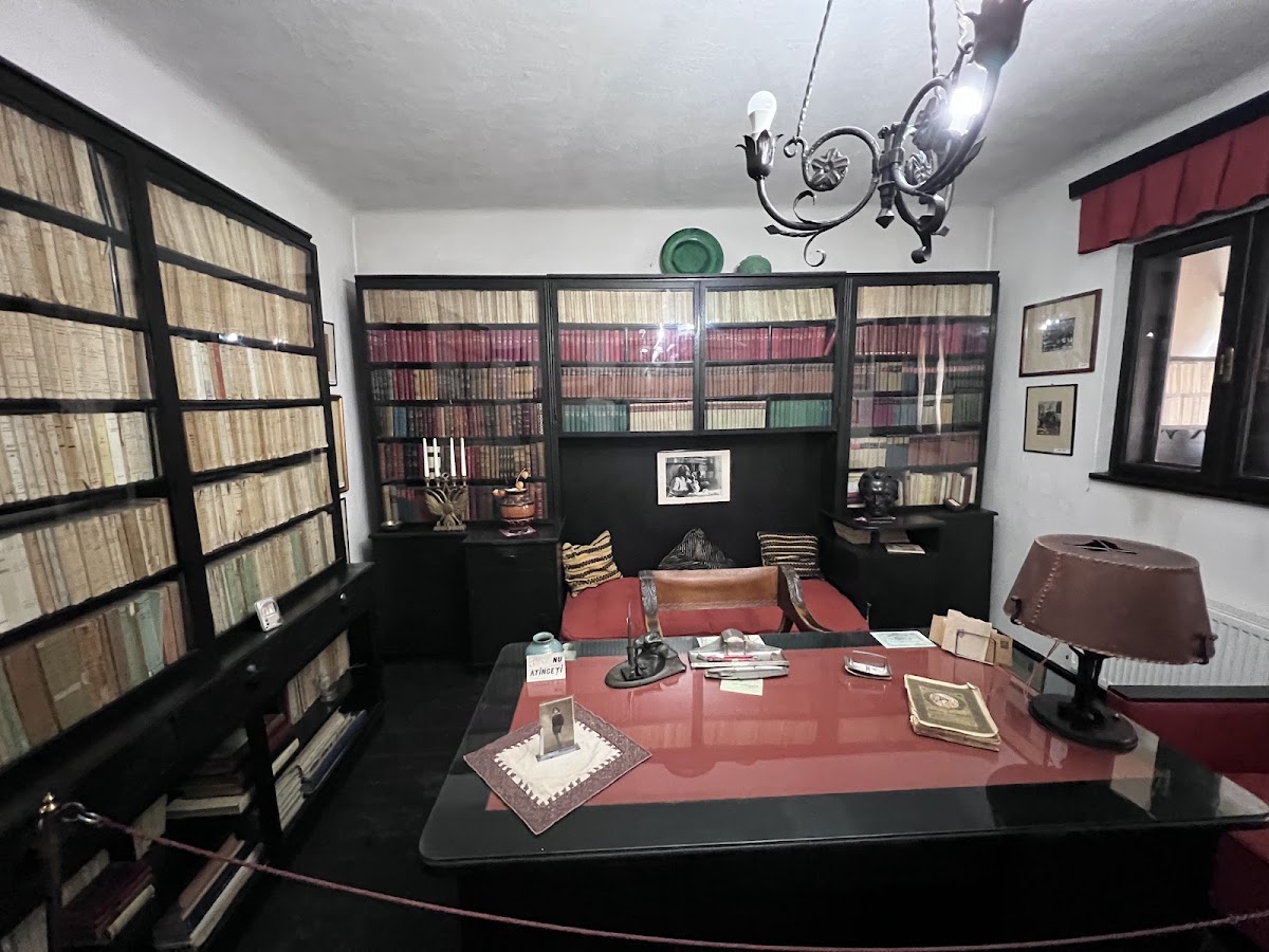 Cezar Petrescu Memorial House - foto 3