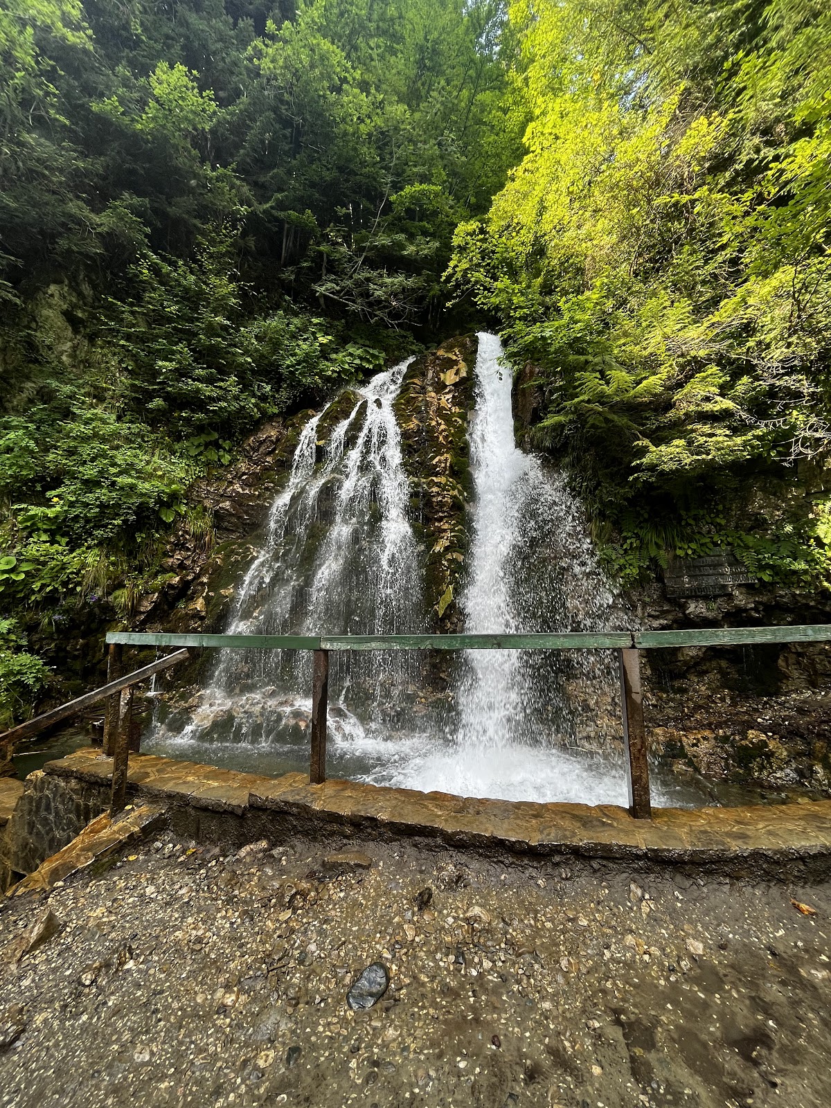 Cascada Urlătoarea (Bușteni) - foto 1