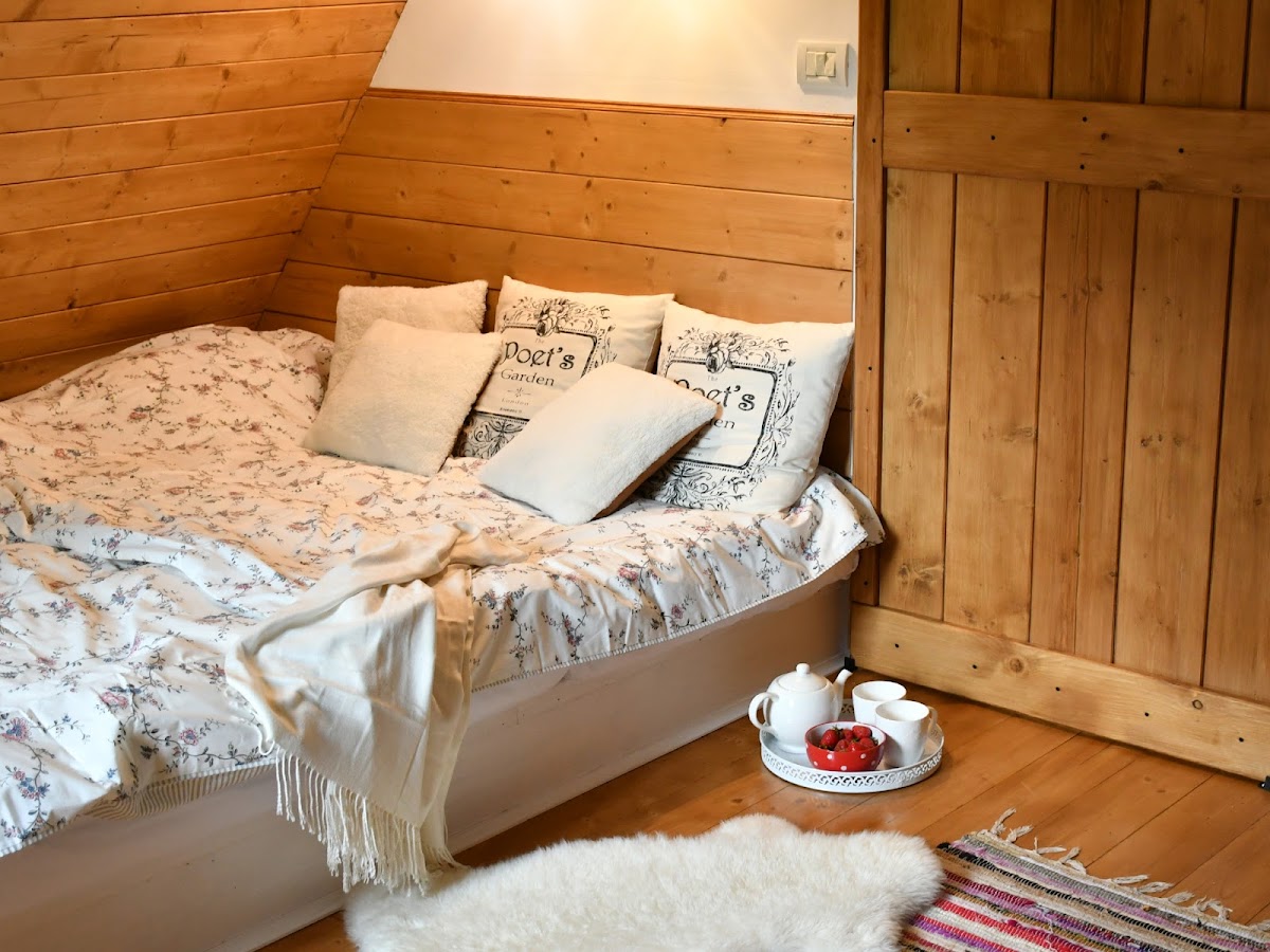 Casuta cu Alune - Cabana Valea Manastirii - Muntii Apuseni