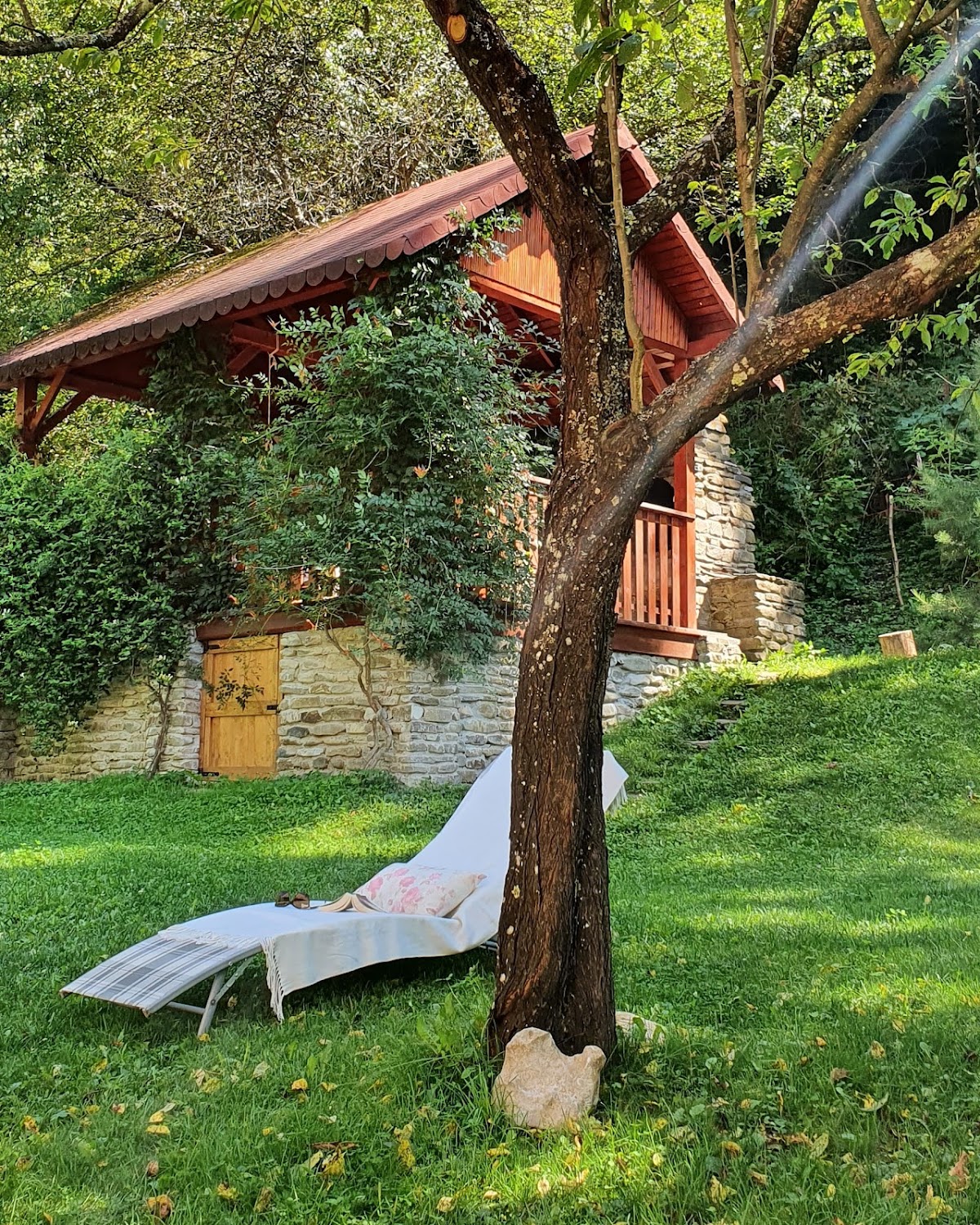 Casuta cu Alune - Cabana Valea Manastirii - Muntii Apuseni