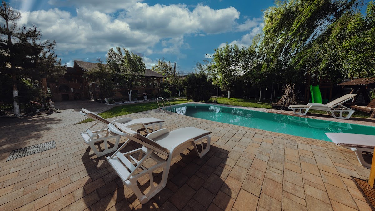 Căsuța de sub deal | Ciubăr și piscină