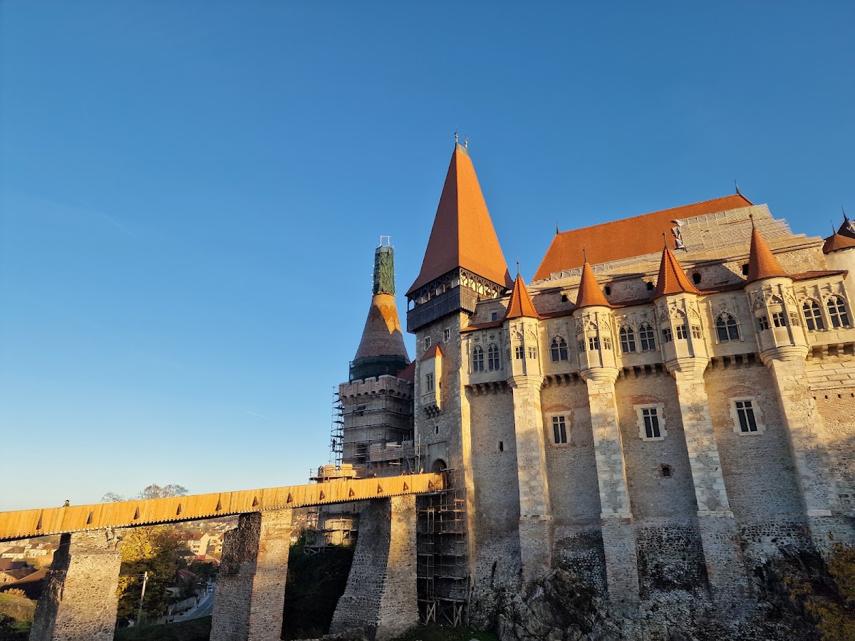 Căsuța din Pădure, Miceşti