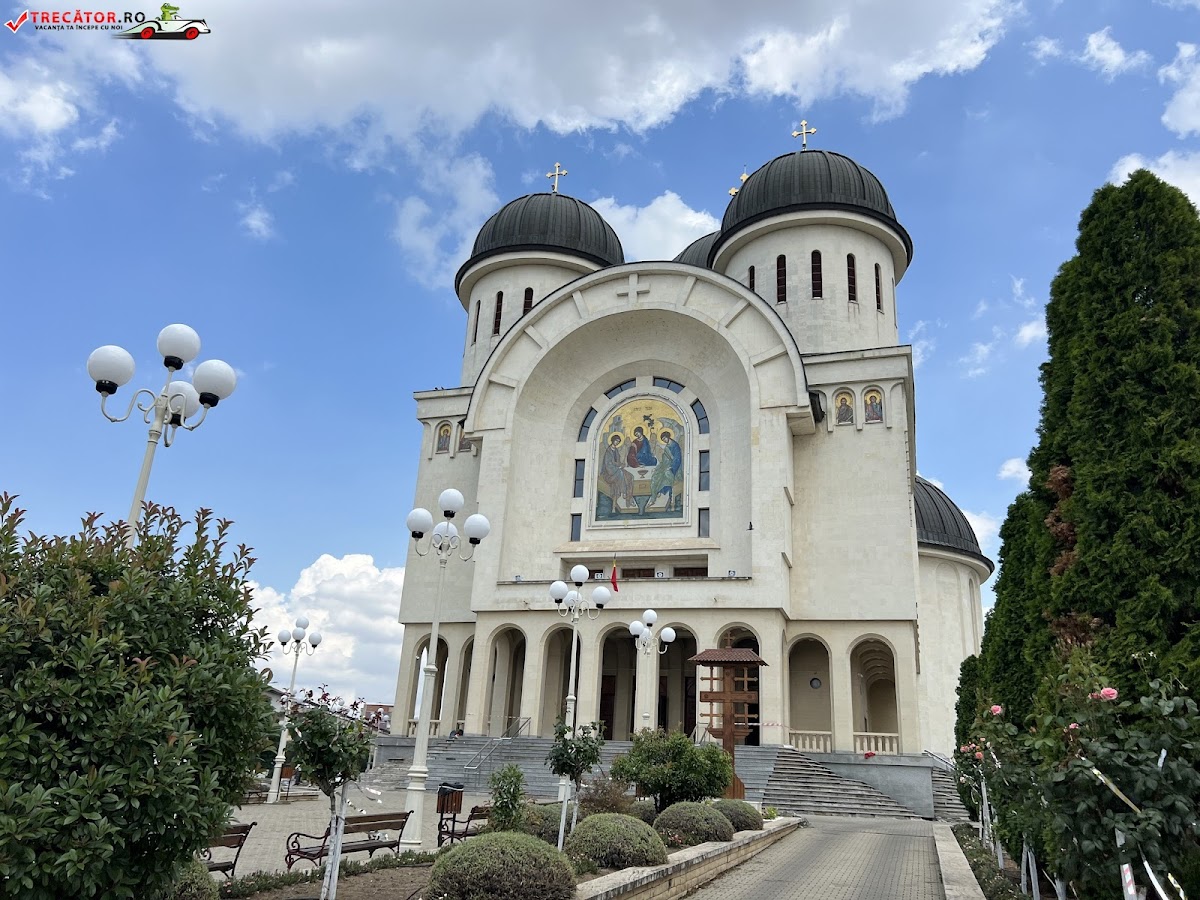 Cathédrale Archiépiscopale "Sainte Trinité" - foto 1