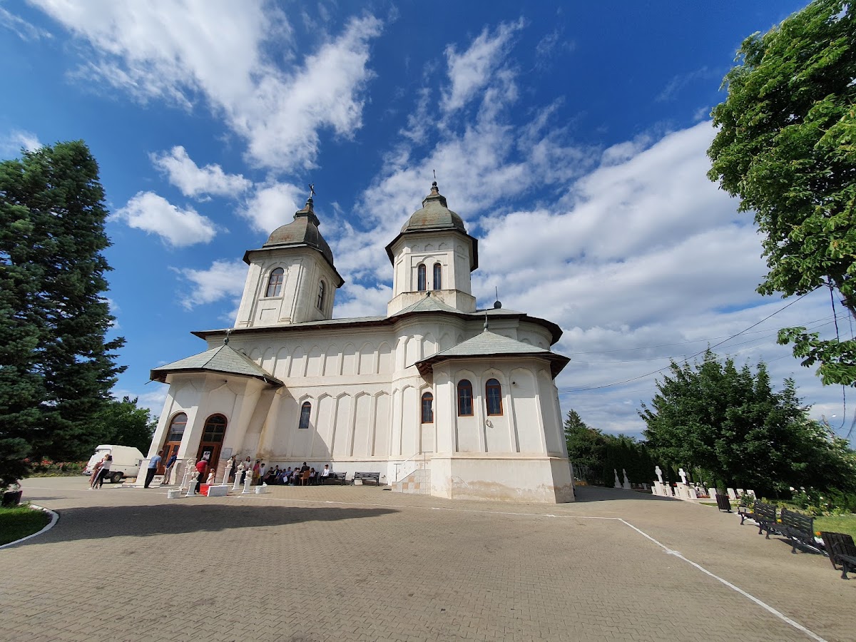 Catedrala Episcopală Huși - foto 1