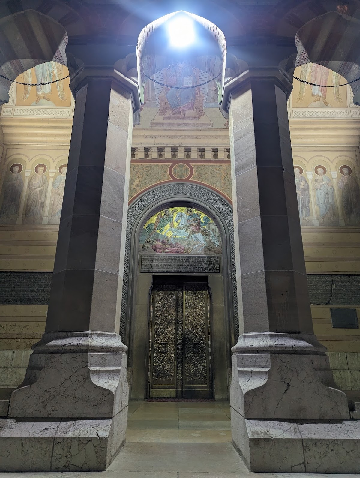 Cathédrale Métropolitaine “Saint Grand Martyr Dimitrie” - foto 3