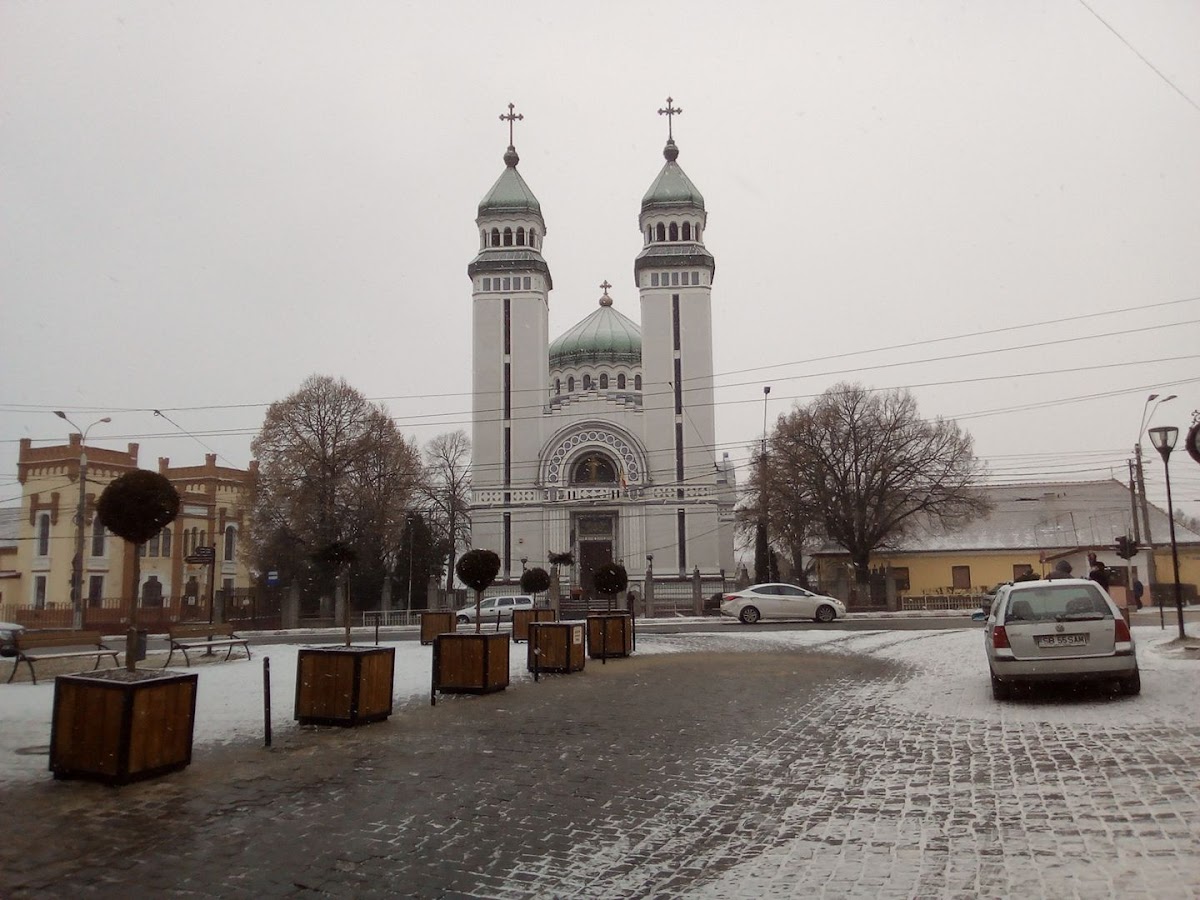 Catedrala Ortodoxă cu hramul Sf.Arhangheli Mihail și Gavril - foto 3