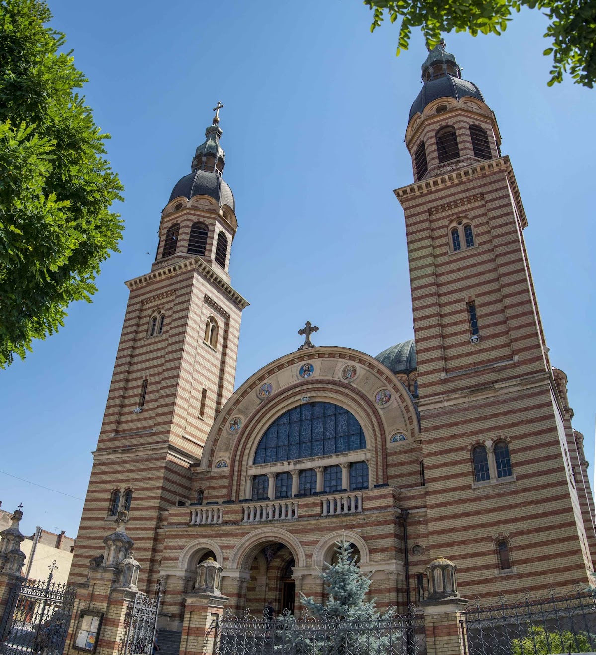 东正教大教堂 "圣三位一体" - foto 2