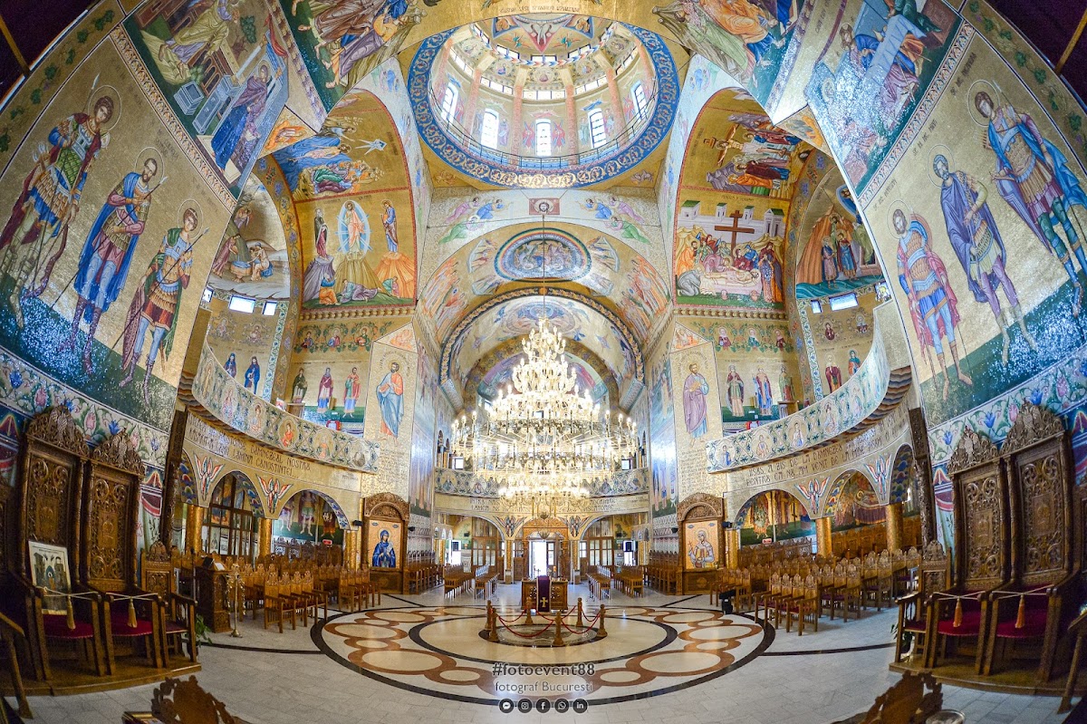 Catedrala Sfinții Apostoli Petru și Pavel - foto 2