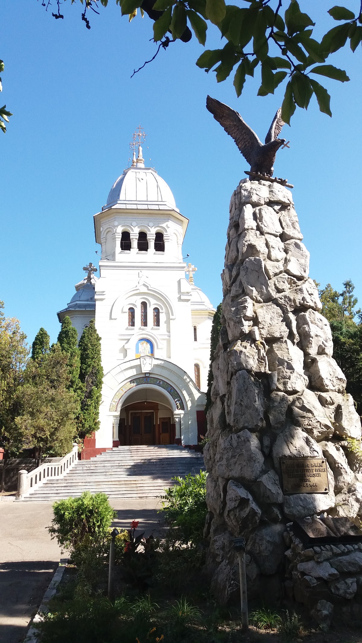 Catedrala Sfinții Arhangheli Mihail și Gavriil - foto 2