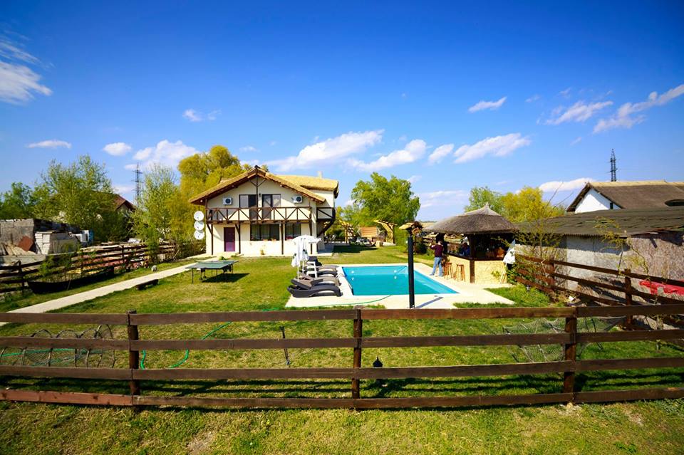 Cazare Crisan Pensiunea Karla - foto 1