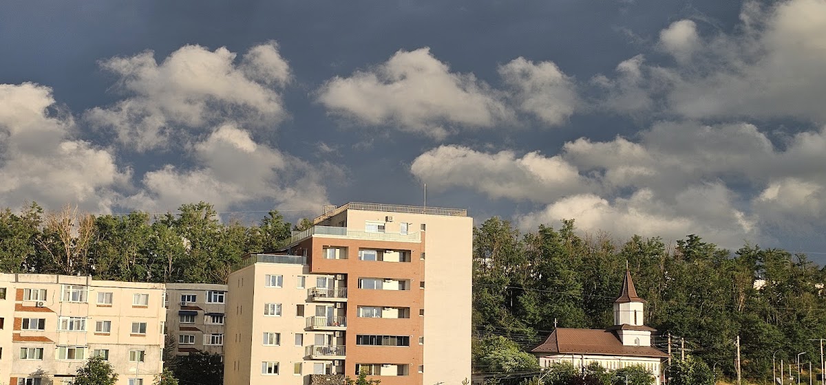 Cazare Dr House, Mioveni