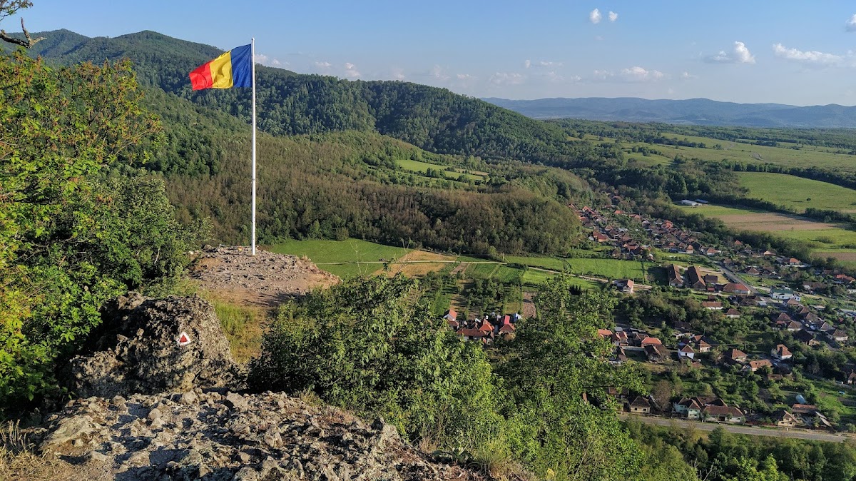 Cetatea Dezna - foto 2