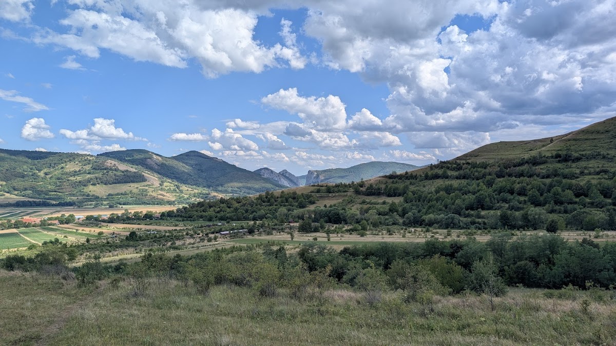 Cetatea Trăscăului - foto 2