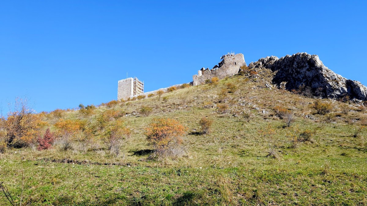 Cetatea Trăscăului - foto 3