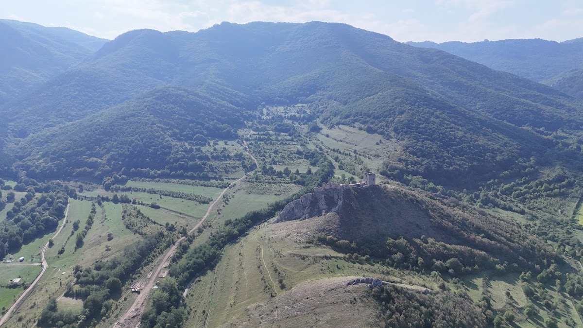 Cetatea Trăscăului - foto 5