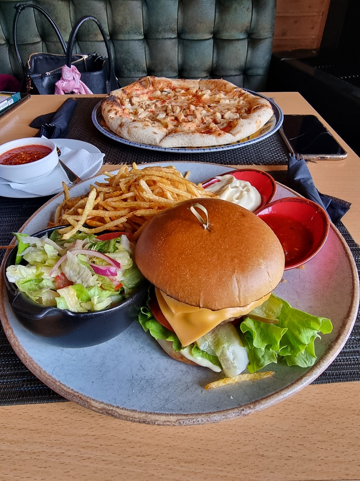 City Bar & Josper Grill - foto 4