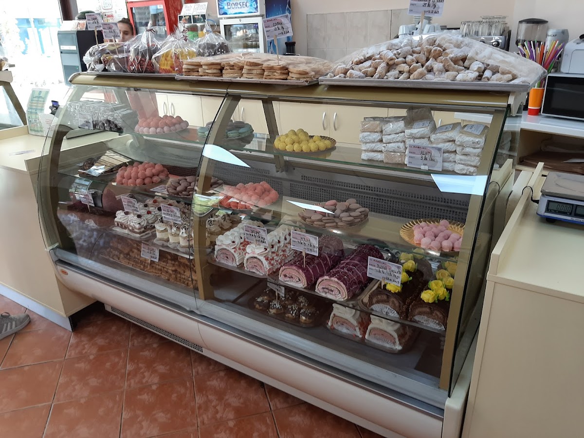 Cofetaria Riama, Paşcani