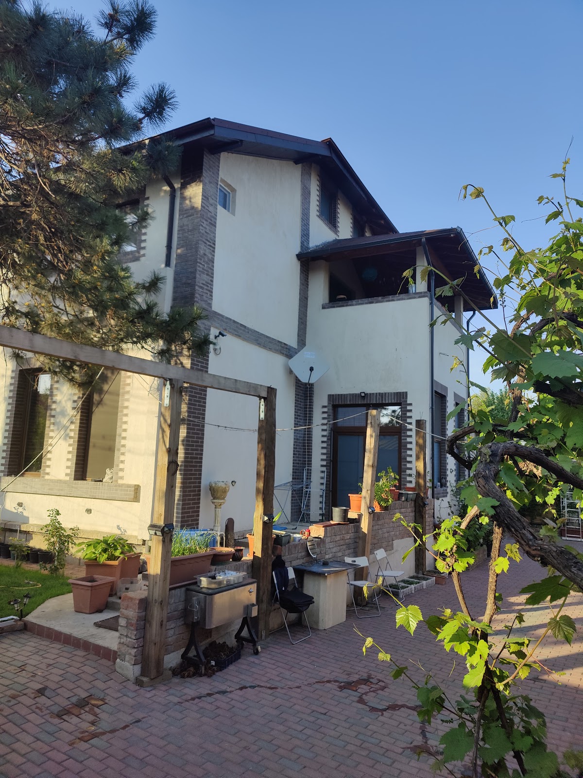 Colev Rooms, Focşani