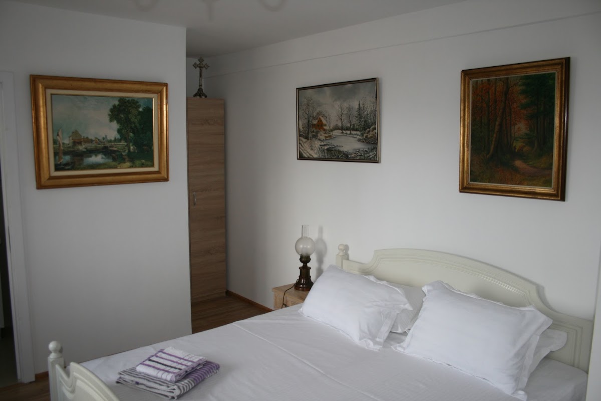 Colev Rooms