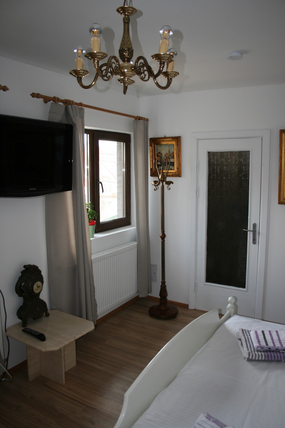 Colev Rooms
