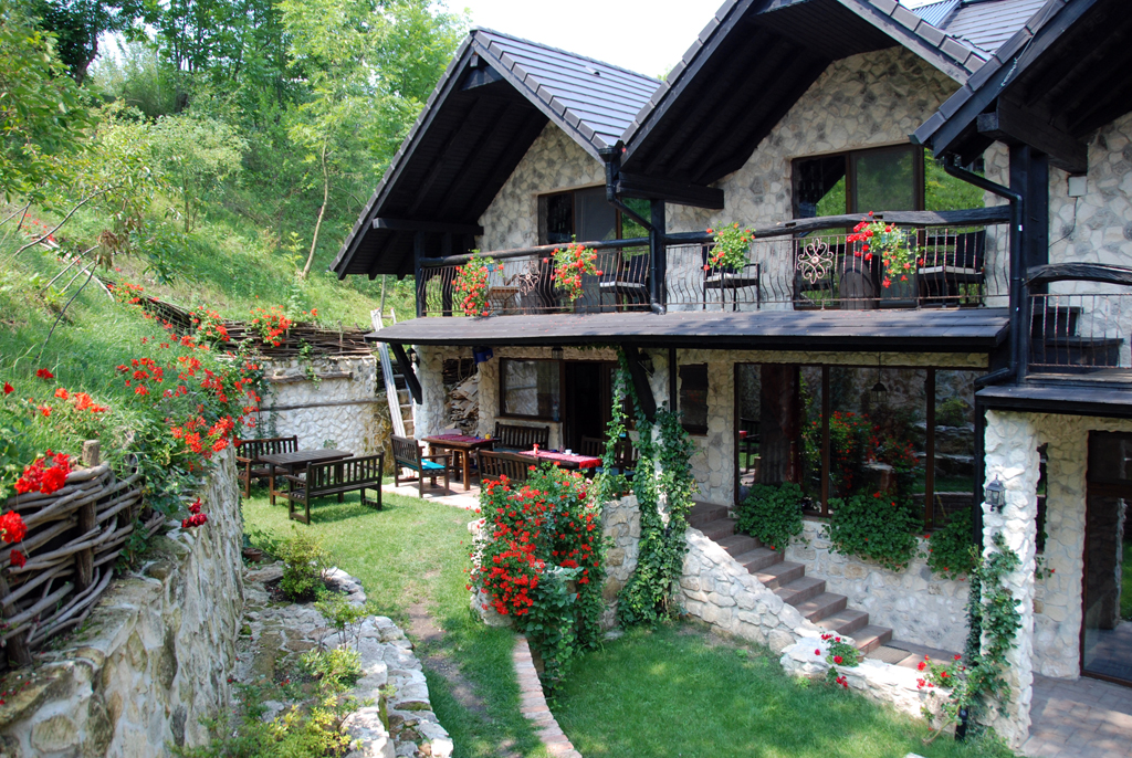 Complex Casa Dacilor Podeni
