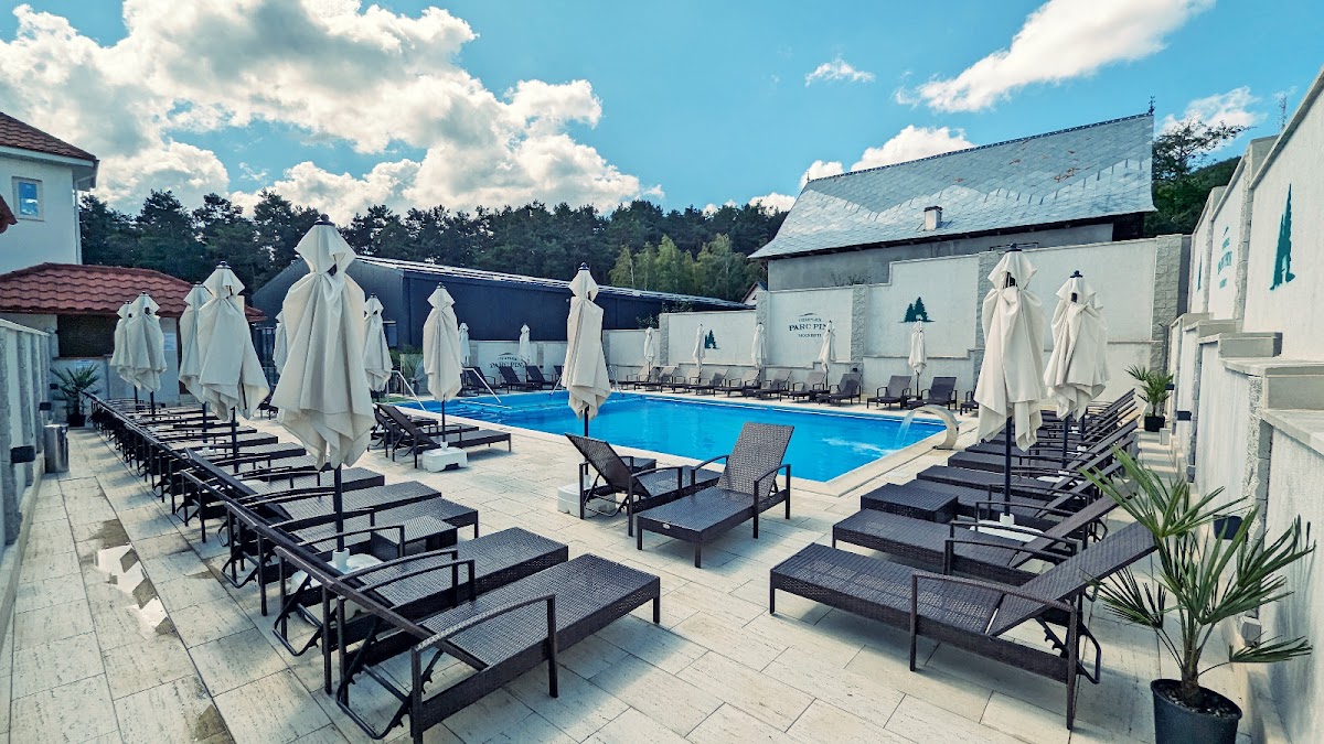 Complex Parc Pini Moinesti - foto 3