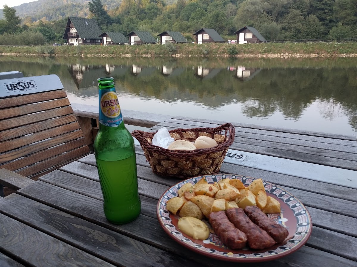 Complex Turistic Casa Lăzăroiu - foto 2