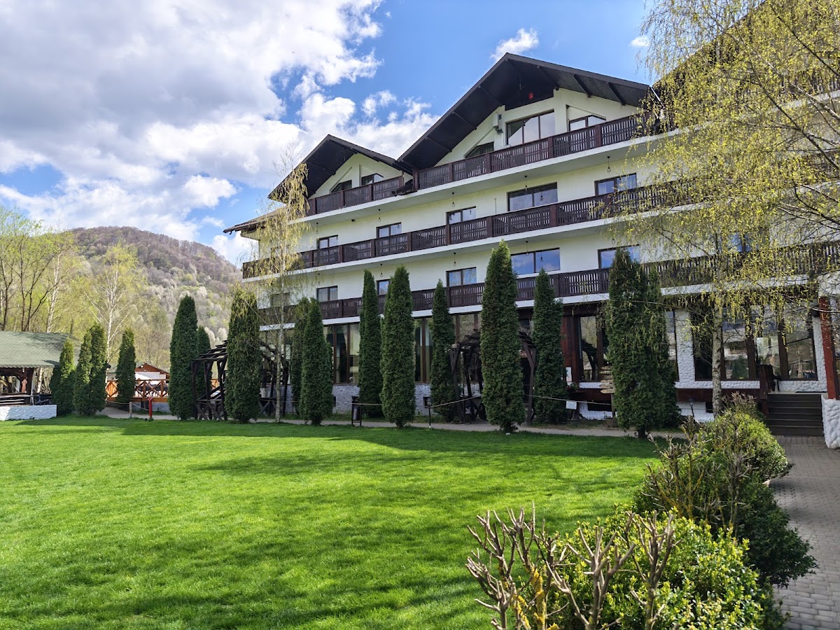 Complex Turistic Casa Lăzăroiu - foto 4