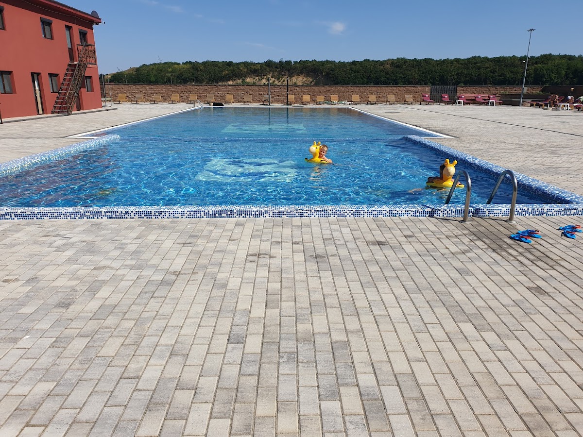 Lacul Peri Turisztikai Komplexum, Coşereni