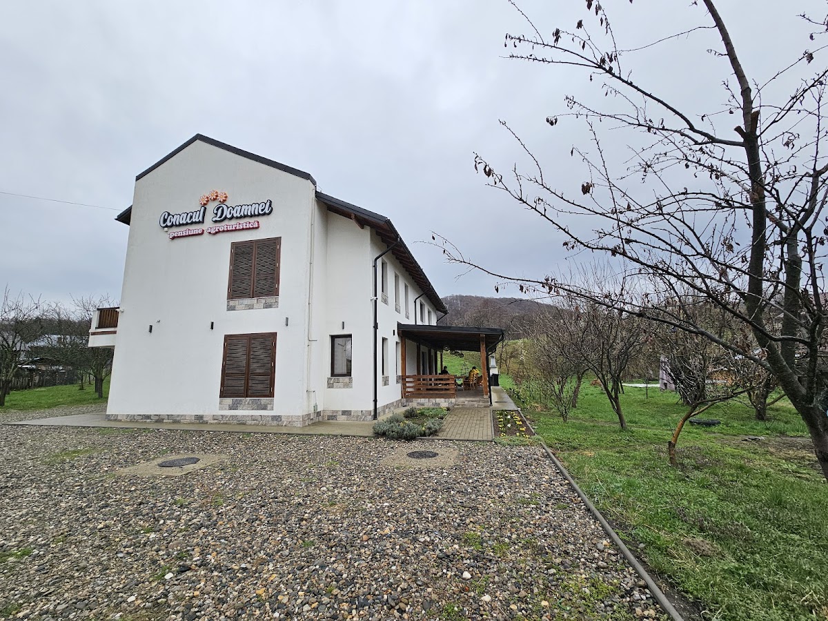 Conacul Doamnei (comuna Corbi, Arges - pensiune agroturistica), Stăneşti