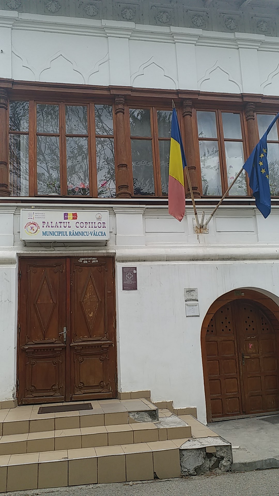 Conacul Socoteanu-Lahovari - foto 3
