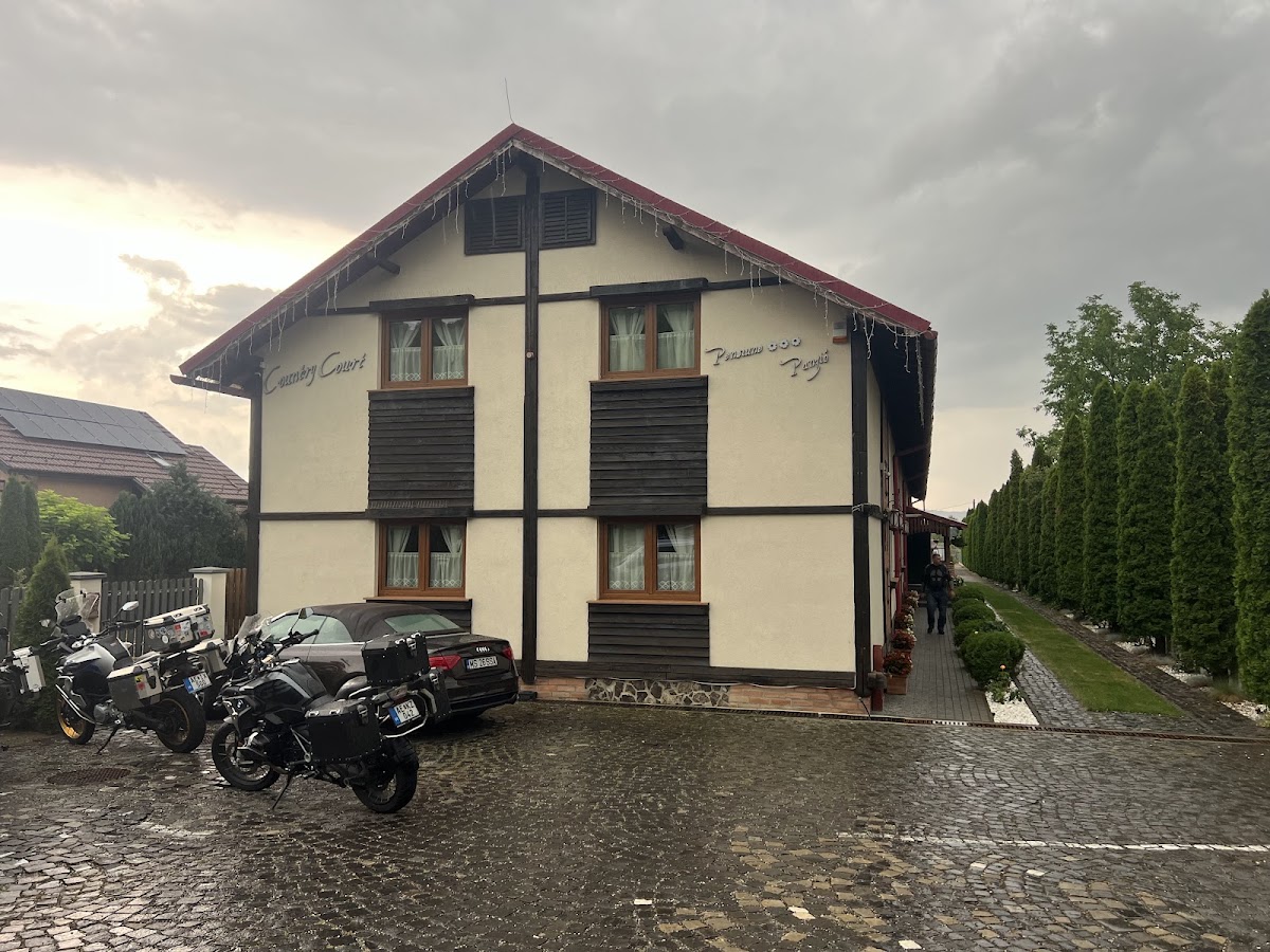 Country Court