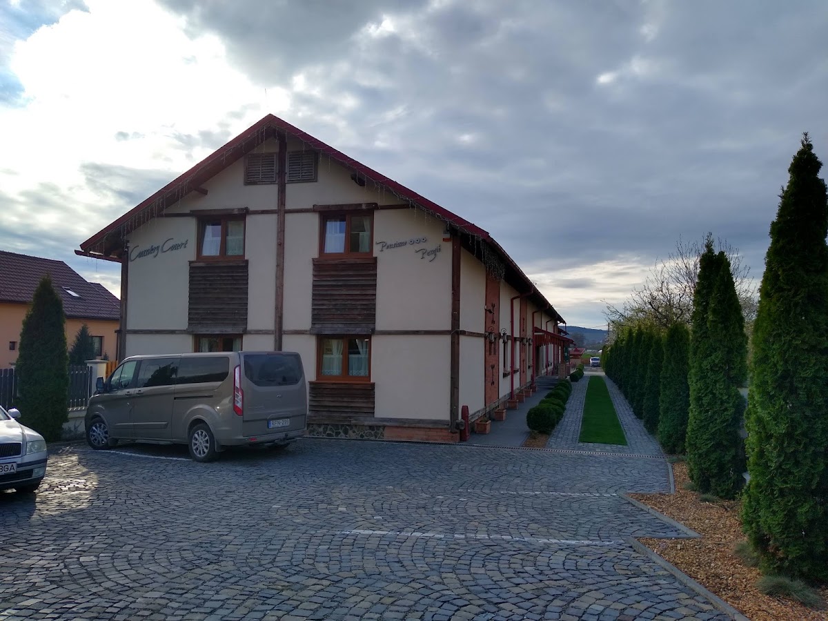 Country Court
