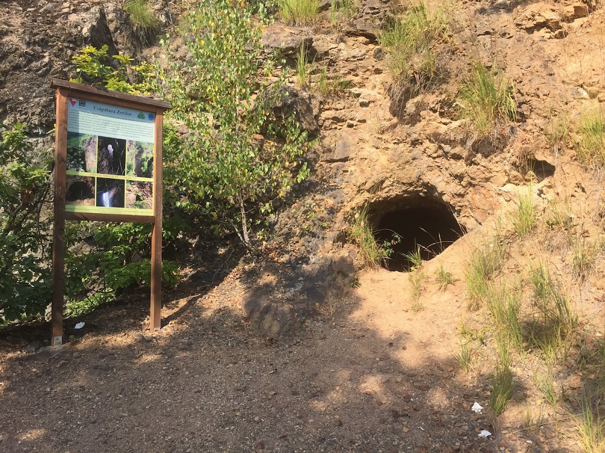 Crăpătura Zorilor - foto 1